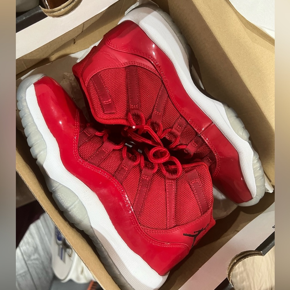 Jordan 11 red